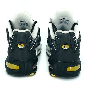 nike air max plus shark black